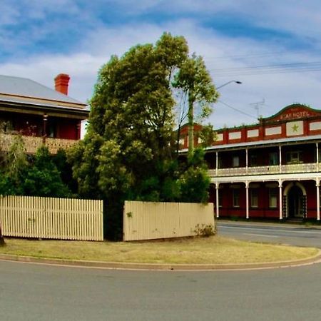 Historic Star Lodge And Station Masters House Narrandera Exterior photo