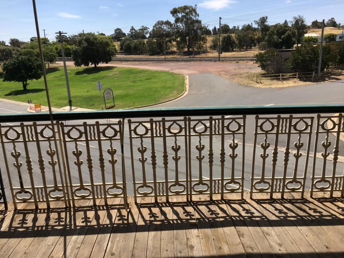 Historic Star Lodge And Station Masters House Narrandera Exterior photo