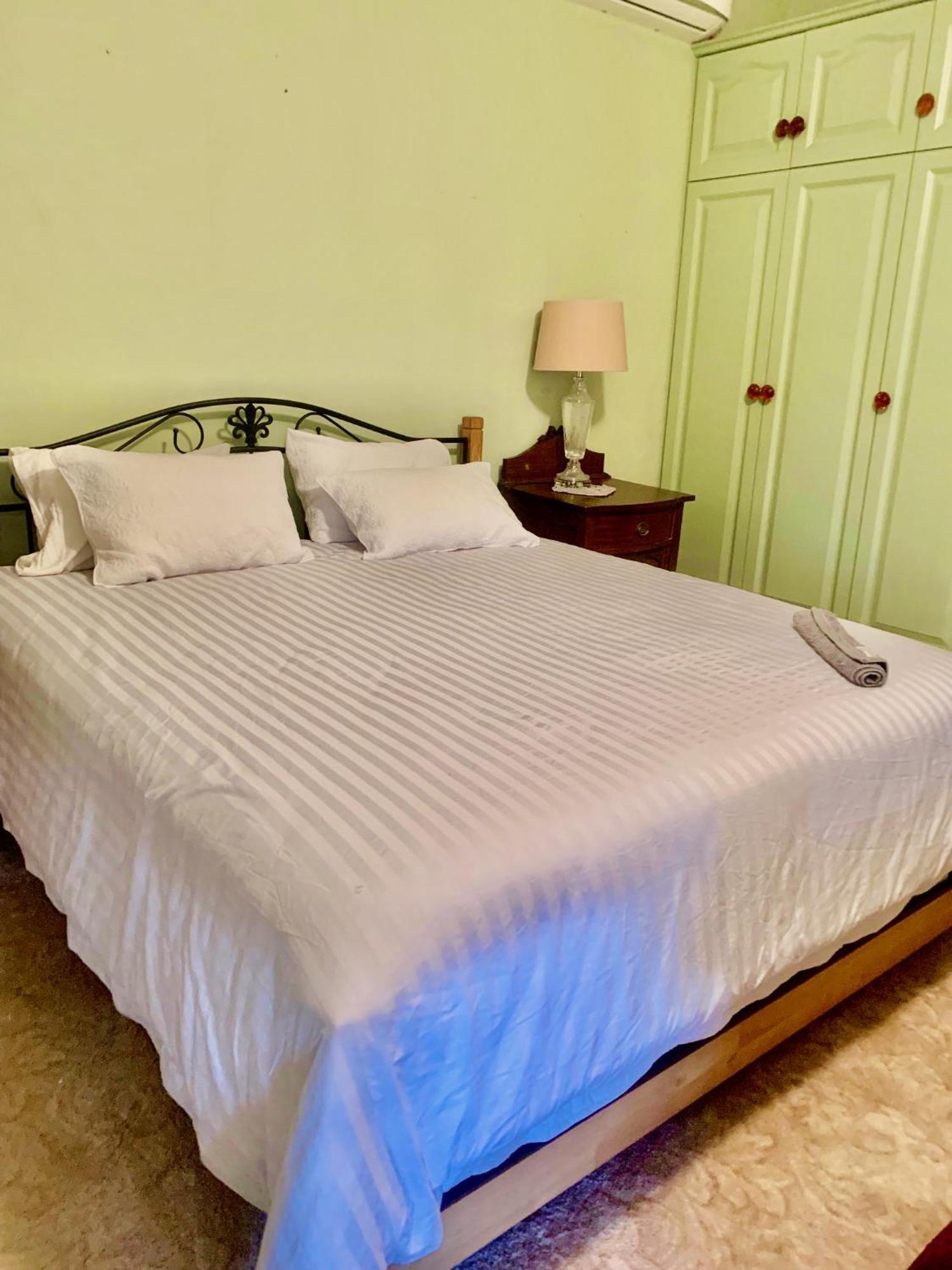 Historic Star Lodge And Station Masters House Narrandera Room photo